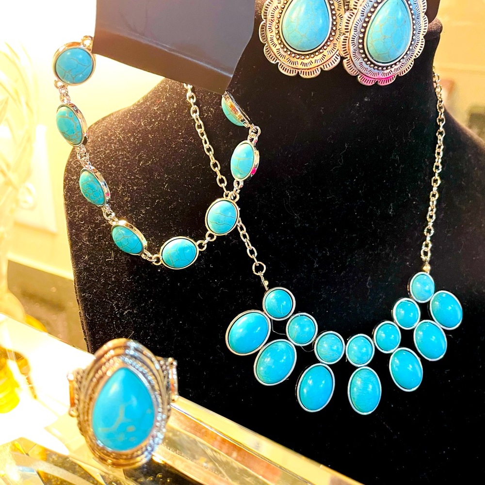 BrandNew w/tags! FashionJewelry Set. Ring, Necklace, Bracelet, and Earrings!